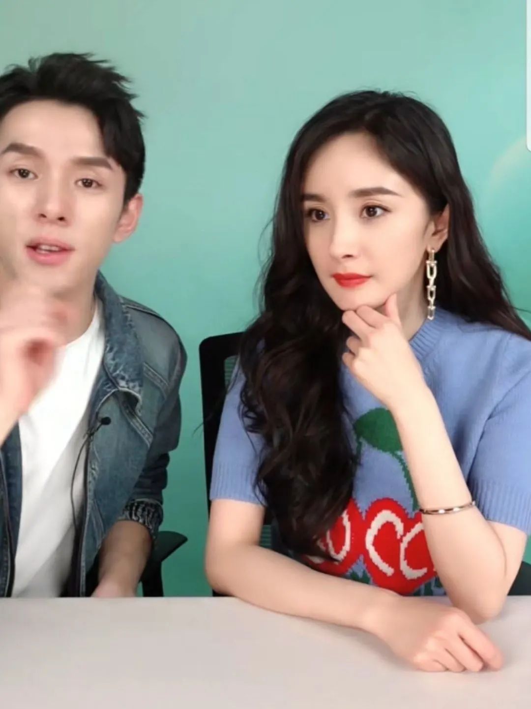 杨幂首次直播喜提五个热搜,杨幂新闻最新消息视频直播