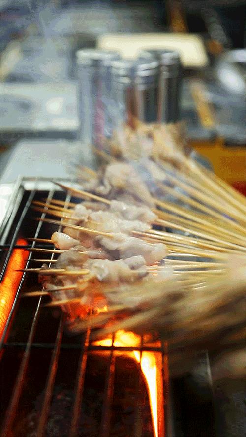 思聪都打卡过的这家成都烧烤店来长沙啦！网红猪鼻筋免费送