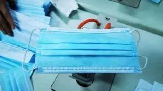 无法穿越疫情的奢侈品代购：从月入几十万到卖水果、玉米