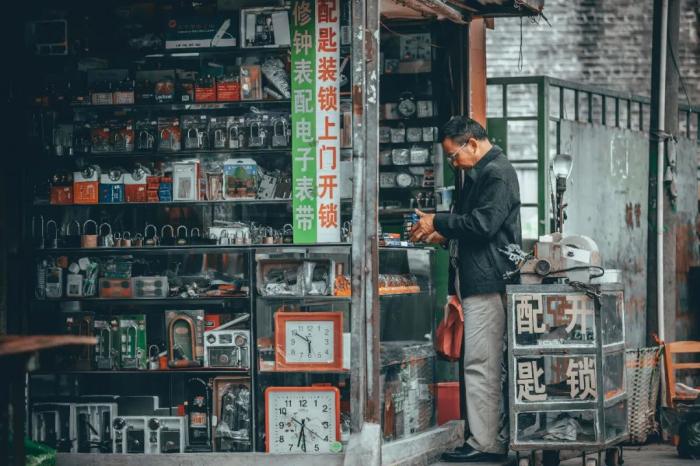 年轻人副业江湖｜日入10万年赚百万！“拿几K工资是在浪费生命”