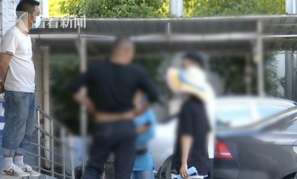 “有毒”！摘樱桃发现每颗都有虫顾客拍视频被扇巴掌