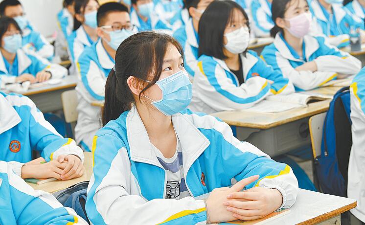久违课堂开讲啦！郑州63万中学生正式按下校园生活“重启键”