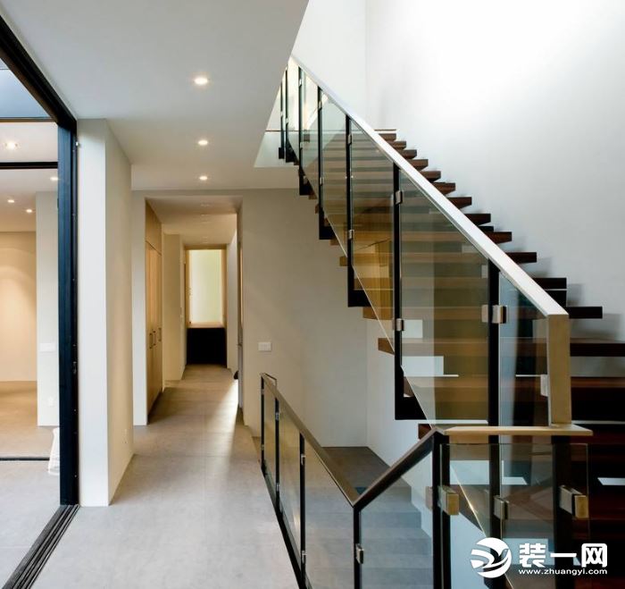 盐城大丰鼎泰装饰助力复式装修玻璃楼梯扶手安装教程来了