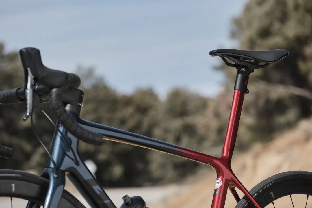 捷安特2023款TCR价格表,捷安特ocr和tcr区别