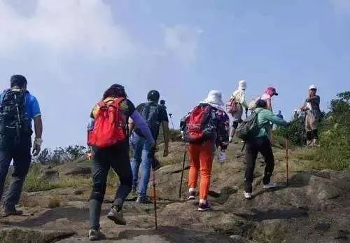 骨刺和剧烈锻炼有关系吗,脚底骨刺做什么运动可以缓解