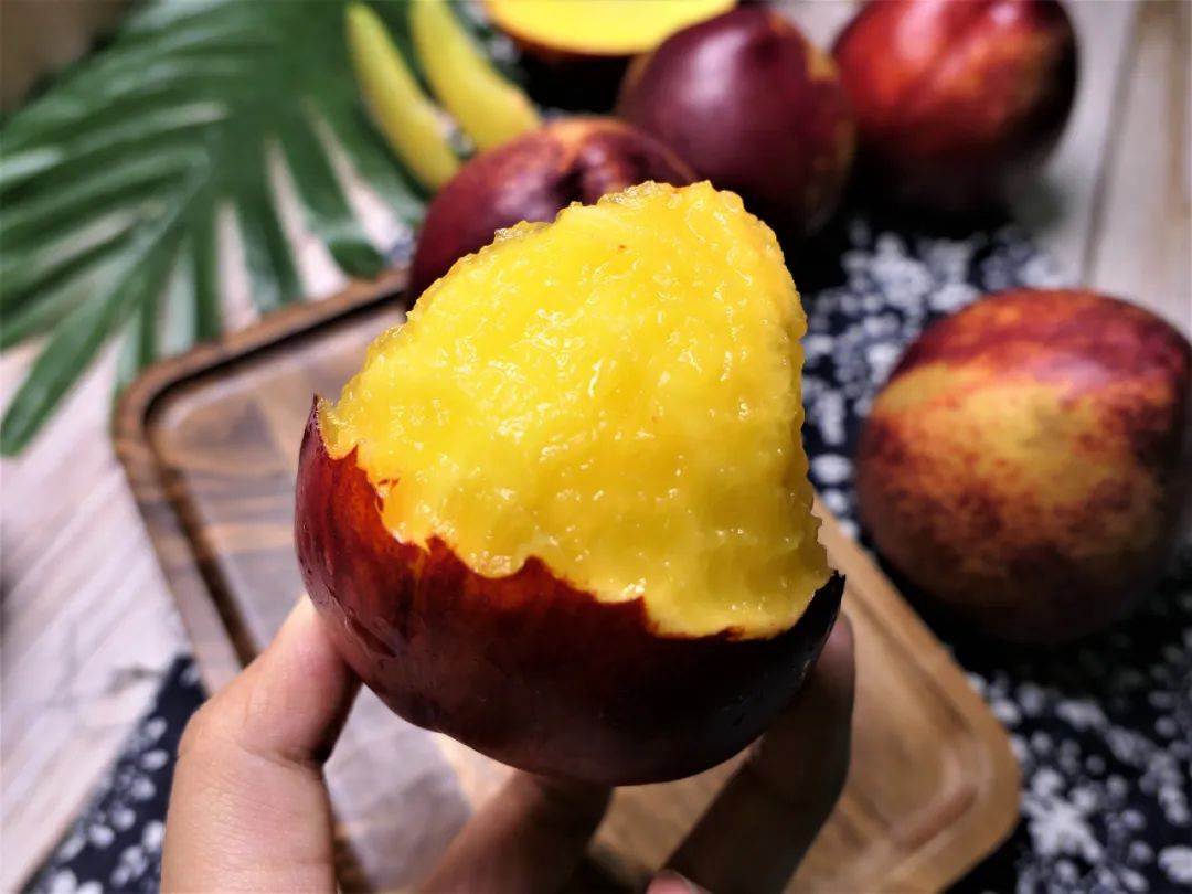 油桃汁水,黄心油桃5斤应季大桃子