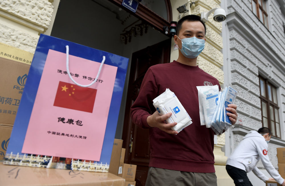风雨无阻疫情防控不松懈,坚持不懈坚决打赢疫情防控阻击战