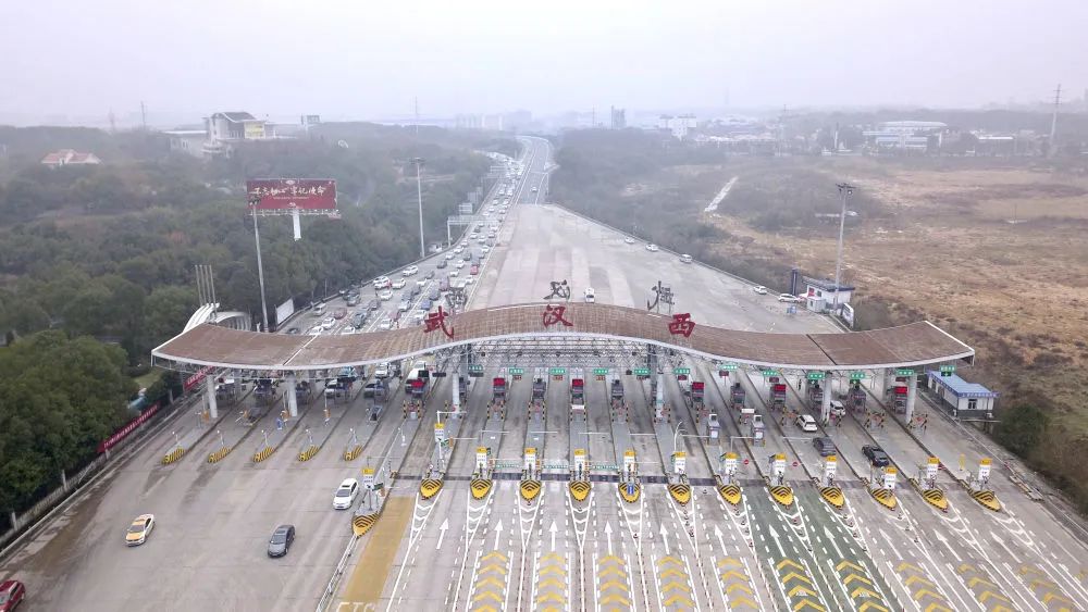 抗击疫情风雨无阻我们在行动,风雨无阻防疫必胜