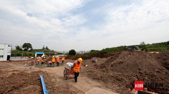 新建专业足球场最新消息,龙兴足球场2024看台改造