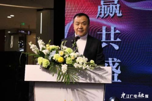 独擎一省职业足球大旗9年，他还是那句：有多大的脚，穿多大的鞋