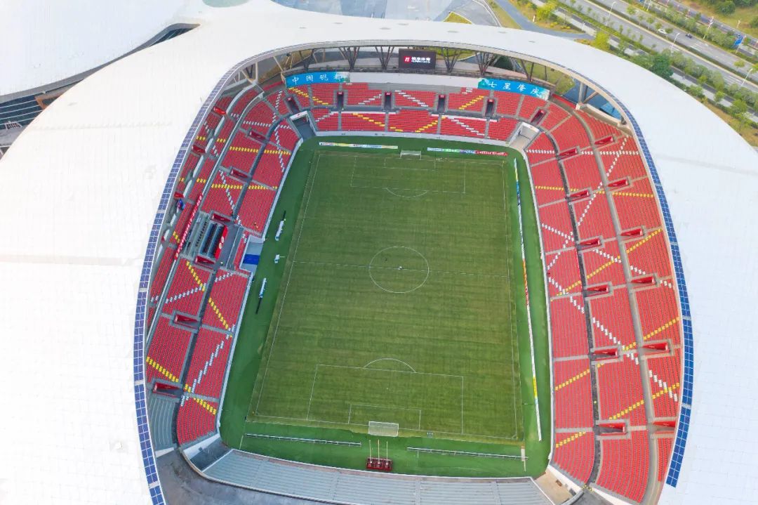 肇庆新区体育中心足球场,广东业余足球标准足球场比赛