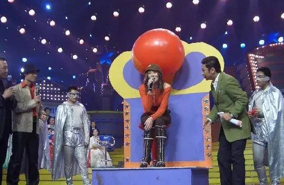 这张照片值钱了！谁都见过！赶紧回家翻