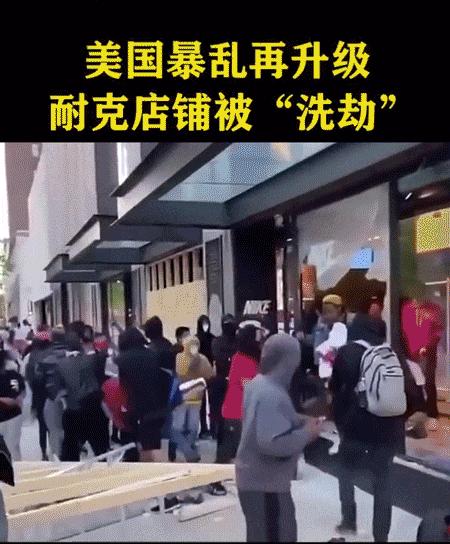 朋友圈画风突变！“黑人朋友”代购乱入？摆地摊卖LV、GUGGI？