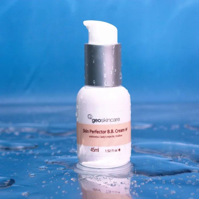 pony使用的底妆,pony化妆从洗脸开始