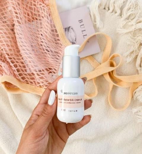 pony使用的底妆,pony化妆从洗脸开始