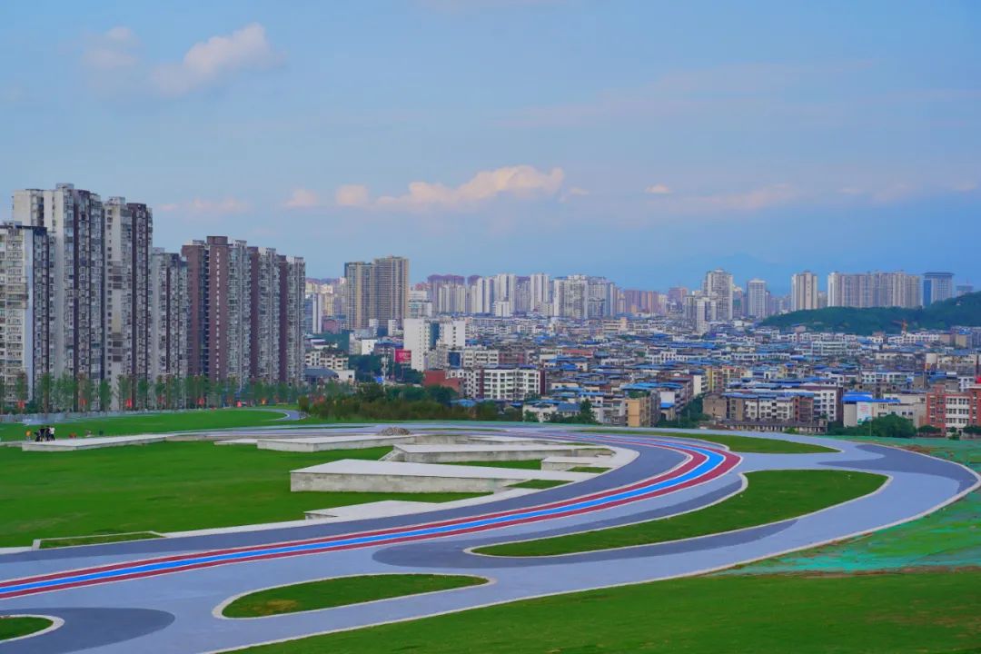 广安1600亩绿地公园,四川新建足球场