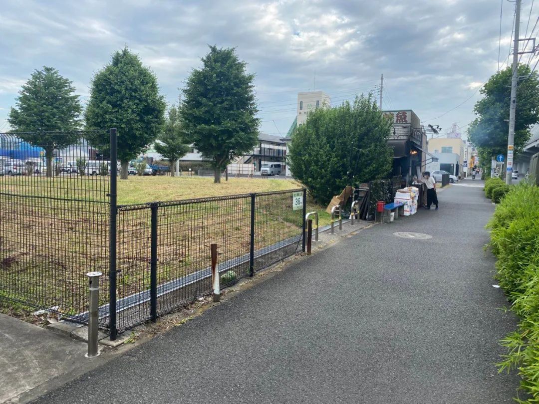 东京惊现“露天烧烤店”！烟大到日本人想报警，可这也太好吃了吧