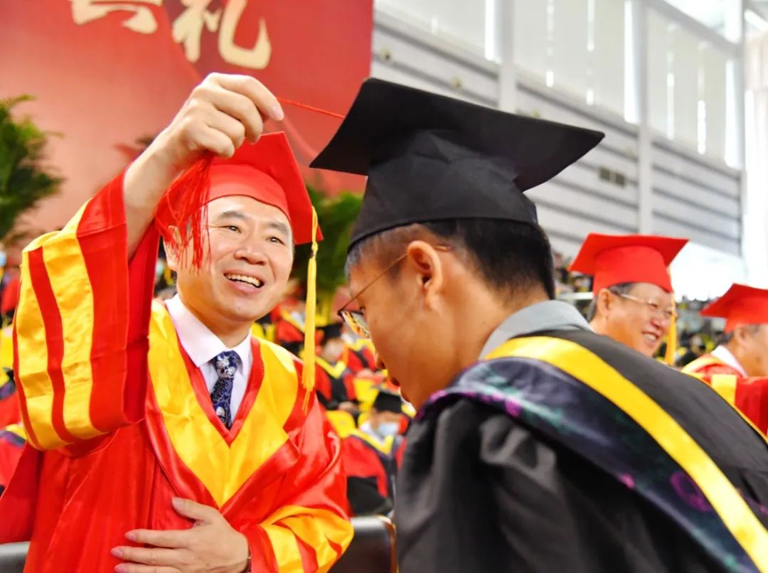 毕业季愿我们前程似锦顶峰相见,毕业后愿我们顶峰相见