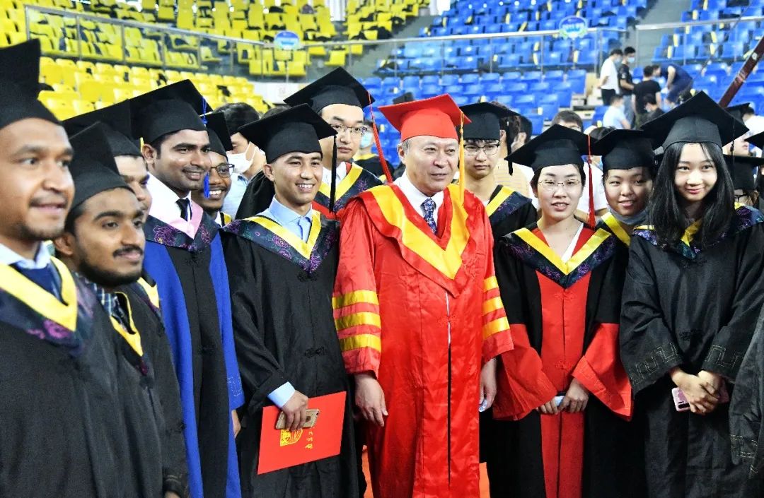 毕业季愿我们前程似锦顶峰相见,毕业后愿我们顶峰相见