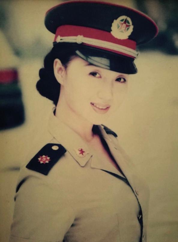 让《男人装》脱销的性感妖姬，如今更绝了