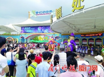 厦门游乐园陆续开放夜间场为市民游客带来独特体验