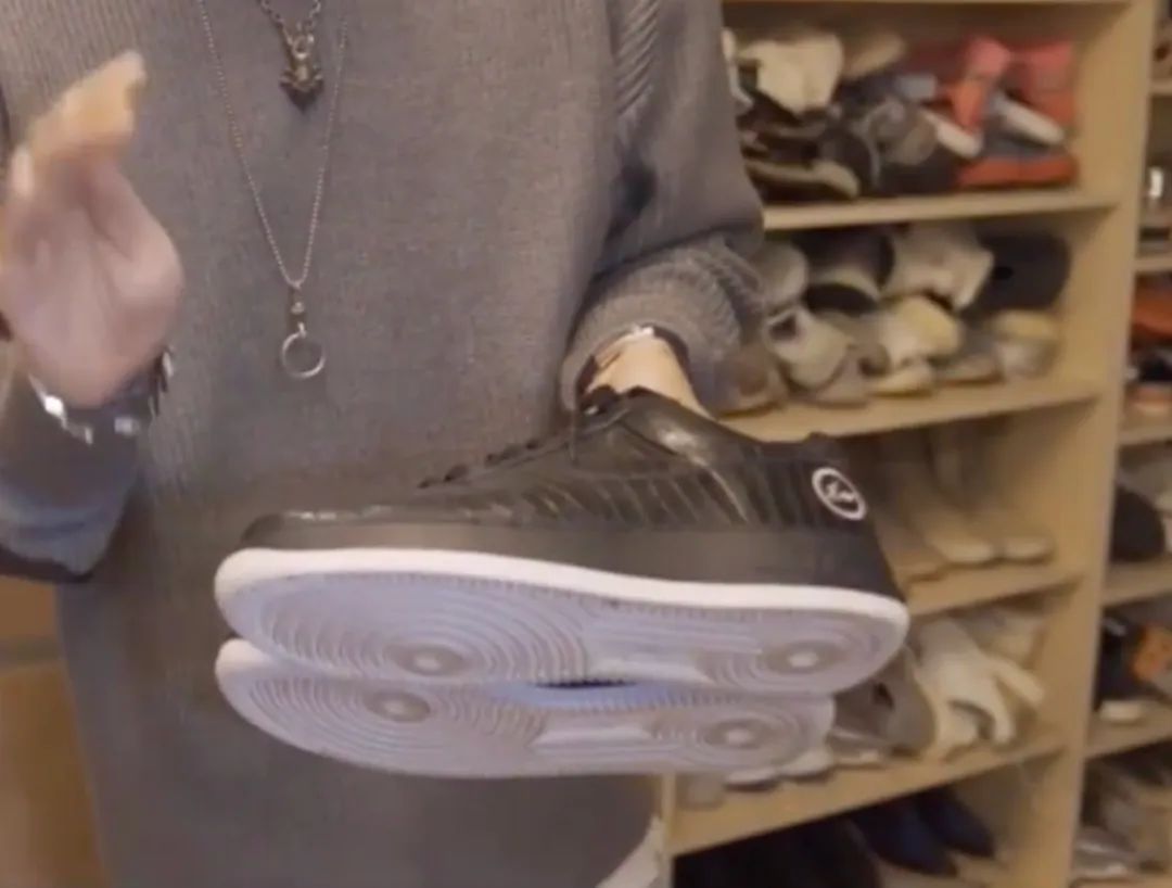 谁把富二代秦奋的车撞坏了,秦奋撞了几台车