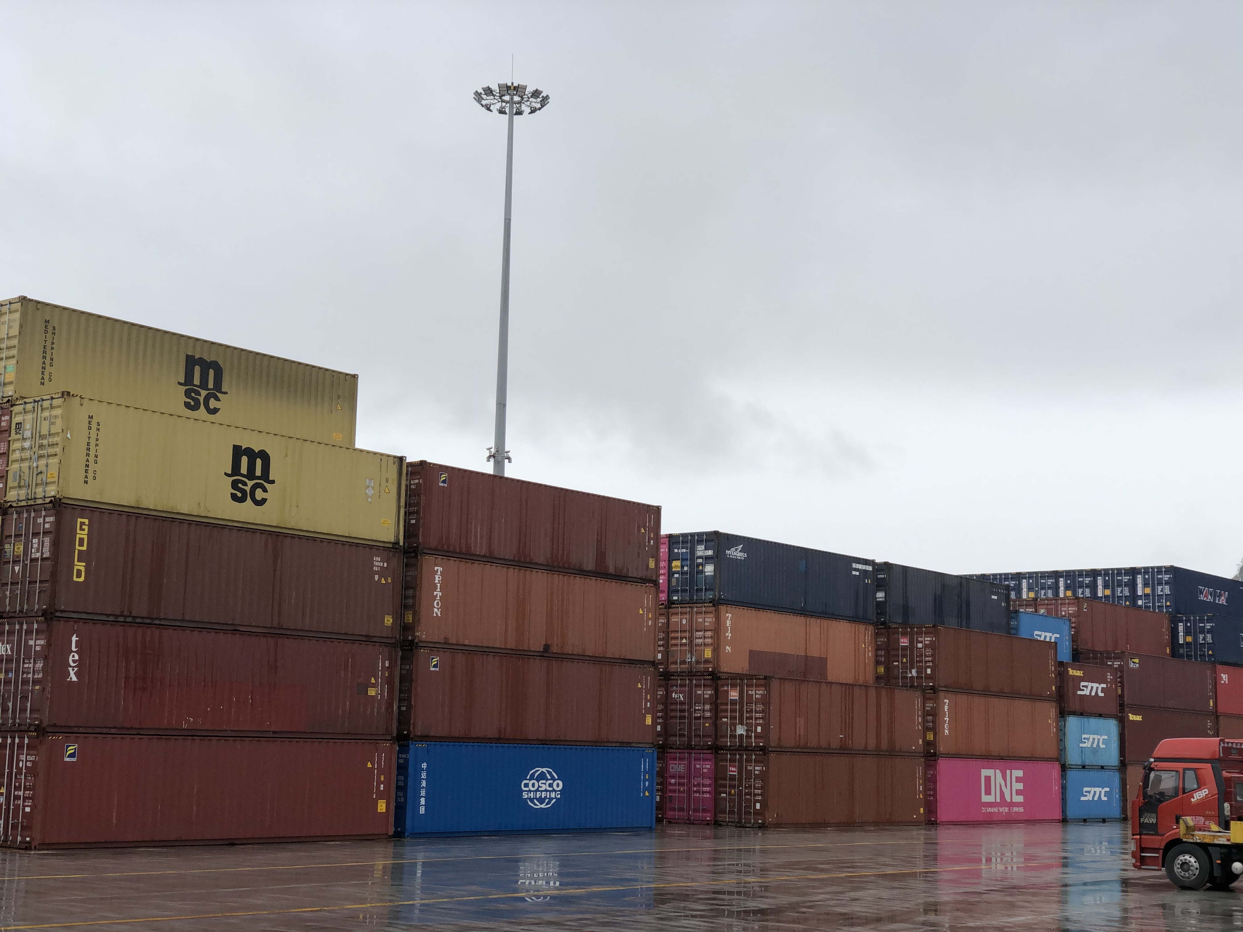 破半年度20亿美元大关！鹿城市场采购贸易逆势增长的背后是…