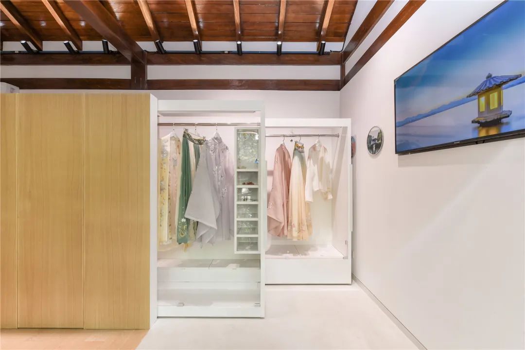 杭州西湖汉服体验馆多少钱一天,想在小镇上开个汉服体验馆