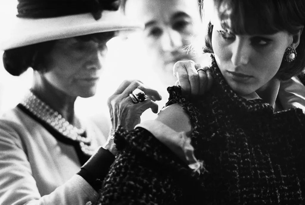 DIOR改拍电影了？丛林裸男、性感人鱼....原来奢侈品是这样诞生的...