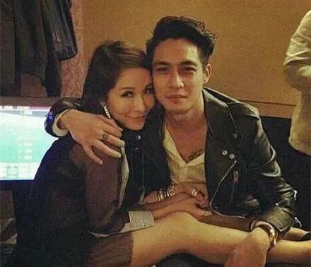 出道即巅峰，拿奖拿到手软，业务没得挑歌红人不红的她还能翻身吗