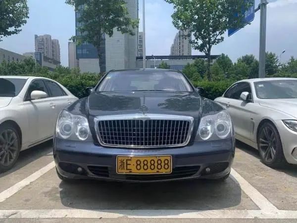 杭州迈巴赫88888牌照是谁的,迈巴赫车牌浙e88888是谁的车