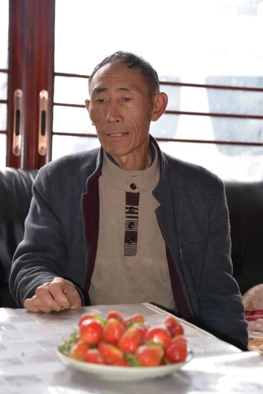 扶贫故事纪录片,扶贫故事两千字