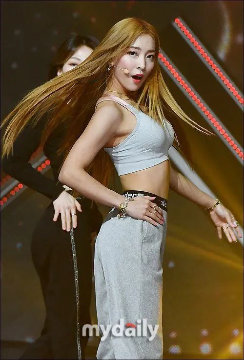 嫁给rapper的方法：改名luna