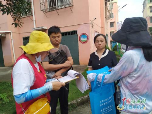 景德镇报道：珠山区昌河街道各社区发放文明手册助力“双创双修”