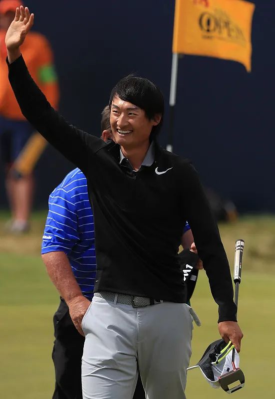 李昊桐侧面挥杆视频,李昊桐参加高尔夫视频