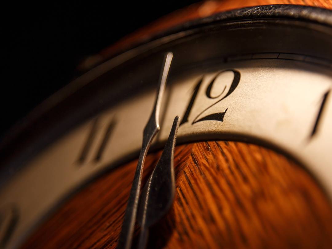 草堂读诗｜赏析：汤养宗《一生中的一秒钟》