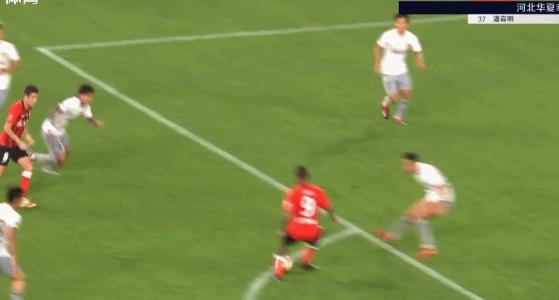 这场输不起的较量泰达不妨利用老熟人的弱点寻找机会