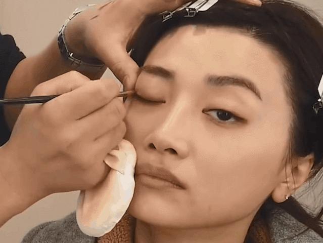 怎么画无瑕底妆专业化妆师,怎么画明星化妆师的底妆