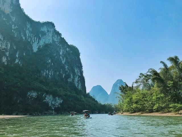一叶轻舟过烟雨漓江全文,游览阳朔漓江诗词