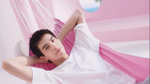 这种男人没结婚早点离开没有好的,男人还不分手留着过年吗