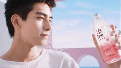 这种男人没结婚早点离开没有好的,男人还不分手留着过年吗