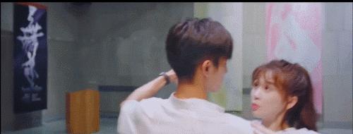 这种男人没结婚早点离开没有好的,男人还不分手留着过年吗