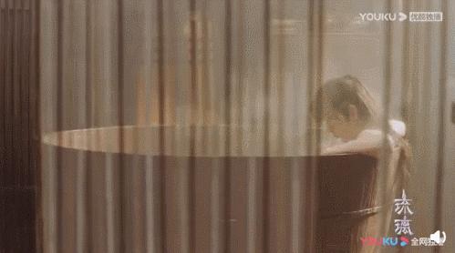 琉璃让成毅受的委屈,琉璃被浇开水后续