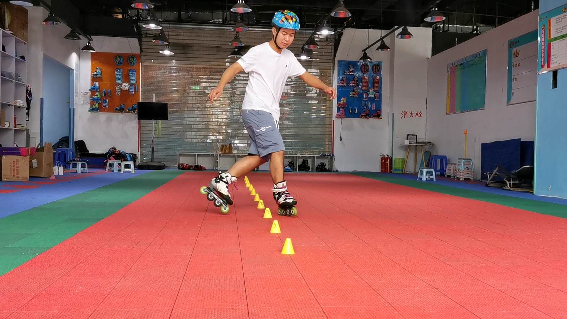 把爱好变成职业花式轮滑高手追风逐梦