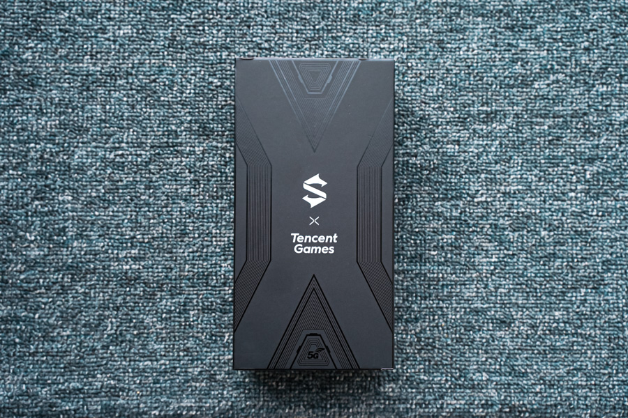 腾讯黑鲨游戏手机3S开箱：风格仍然鲜明，娱乐体验继续提升