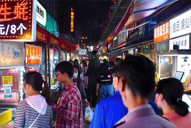 昆明好玩的夜市街推荐,昆明市中心有什么景点吗