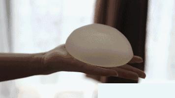 【吃惊】女子胸“跑到”腰上去了！还发生严重感染，注射过的女性赶紧注意了……