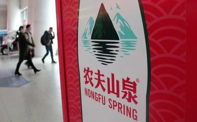 钟睒睒福布斯身价,2020年亚洲首富钟睒睒