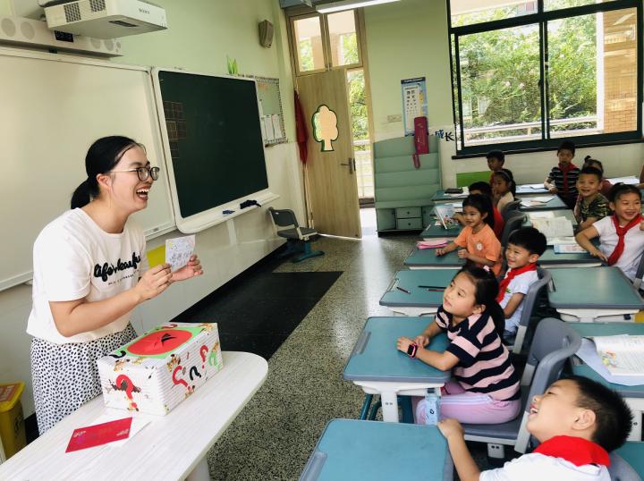 老师，这次换我为你准备惊喜！文新小学老师们收到的教师节礼物，实在太有个性了