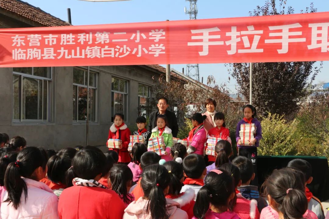 青岛红领巾争章活动内容怎么写,开展红领巾奖章争章活动总结